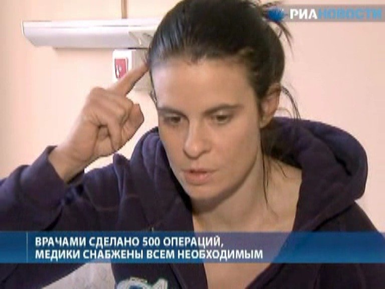 První foto Zuzany Fialové z moskevské nemocnici, kde skončila poté, co byla zraněna při atentátu na letišti Demodědovo