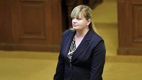 Zuzana Kailová ve Sněmovně předtím, než poslanci odhlasovali její nevydání k trestnímu stíhání