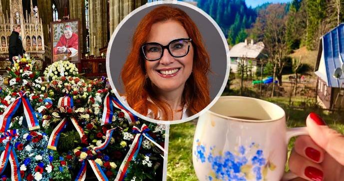 Zuzana Majerová (Trikolora) sdílela fotku z pohřbu Dominika Duky, kde nastaydla. V neděli sdílela foto s hrníčkem (15.11.2025)