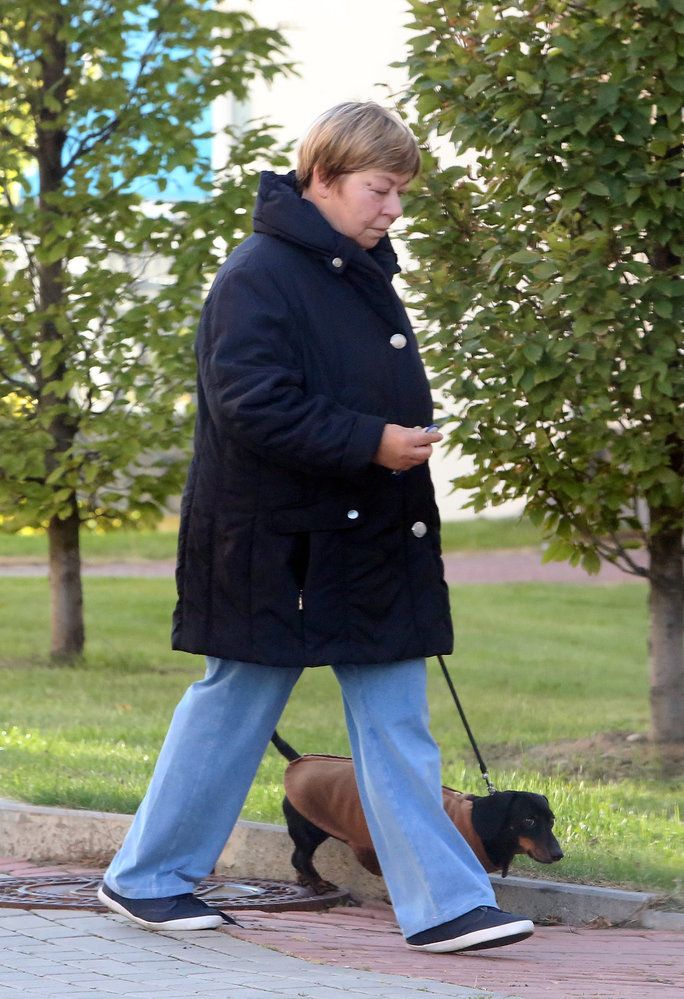 Zuzana venčí jezevčíka Andyho, kterého měla už s exmanželem.