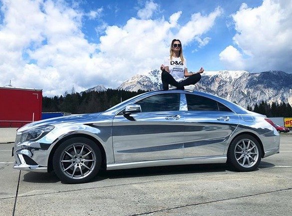 Zuzana Plačková s Mercedesem