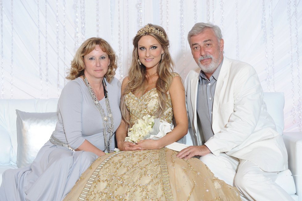 Na svatbě samozřejmě nemohli chybět Zuzanini rodiče Jiřina a Jan Rosákovi.