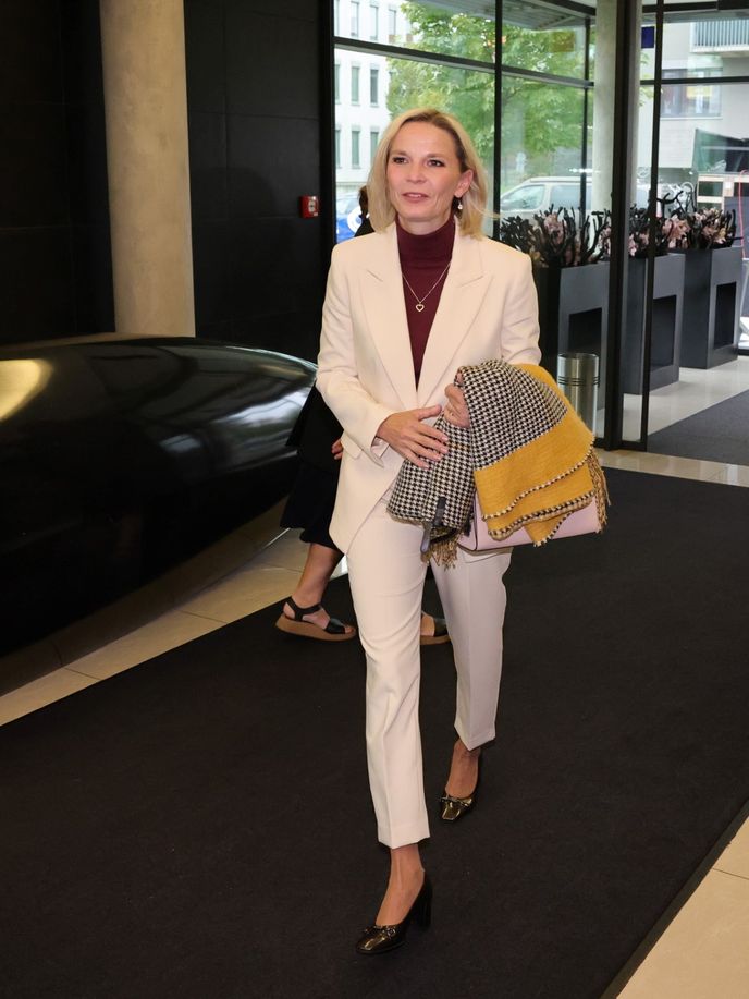 Zuzana Schwarz Bařtipánová, jednička ANO v Ústeckém kraji, ve volebním štábu (4. 10. 2025). Zuzana Schwarz Bařtipánová, jednička ANO v Ústeckém kraji, ve volebním štábu (4. 10. 2025).