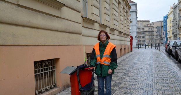 Na zimu prý zabírá pohyb. Schovat se někam nemá smysl, říká paní Zuzana.