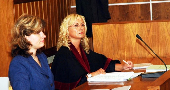 Státní zástupkyně Zuzana Zámoravcová (vpravo), vlevo sedí zmocněnkyně Klokánku, Brno