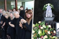 Pohřeb Jaroslava Zvěřiny: Rodina, přátelé i kolegové řekli poslední sbohem proslulému psychiatrovi