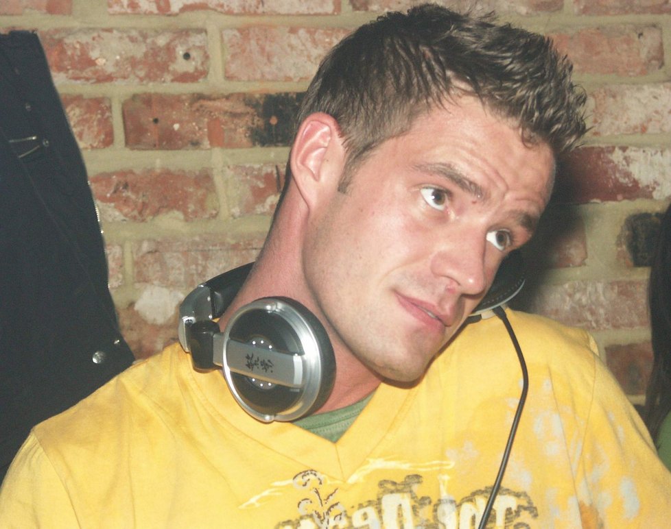Petr Zvěřina zkoušel kariéru moderátora, ale neúspěšně. Skončil jako DJ v jednom pražském klubu.