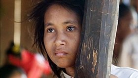 Dívka z Kambodže strávila v džungli dvacet let!