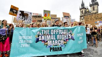 V Praze se pochoduje za práva zvířat. Demonstranti chtějí konec množíren