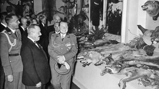 Nacističtí mazlíčci: Hitlerova fenka Blondi, Göringův lvíček Mucki a vůbec zvěřinec ve třetí říši