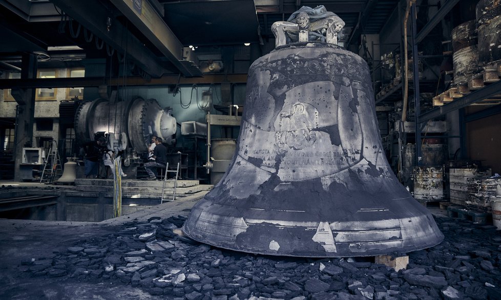 Zvon #9801 symbolizuje všech 9801 zvonů, které byly odvezeny v srpnu 1942 z protektorátu do válečných továren v Říši.