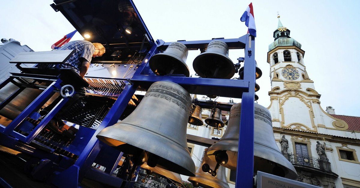 Přestože jsou zvony pěkně zvučné, carillonéři si sluch nijak nechrání.