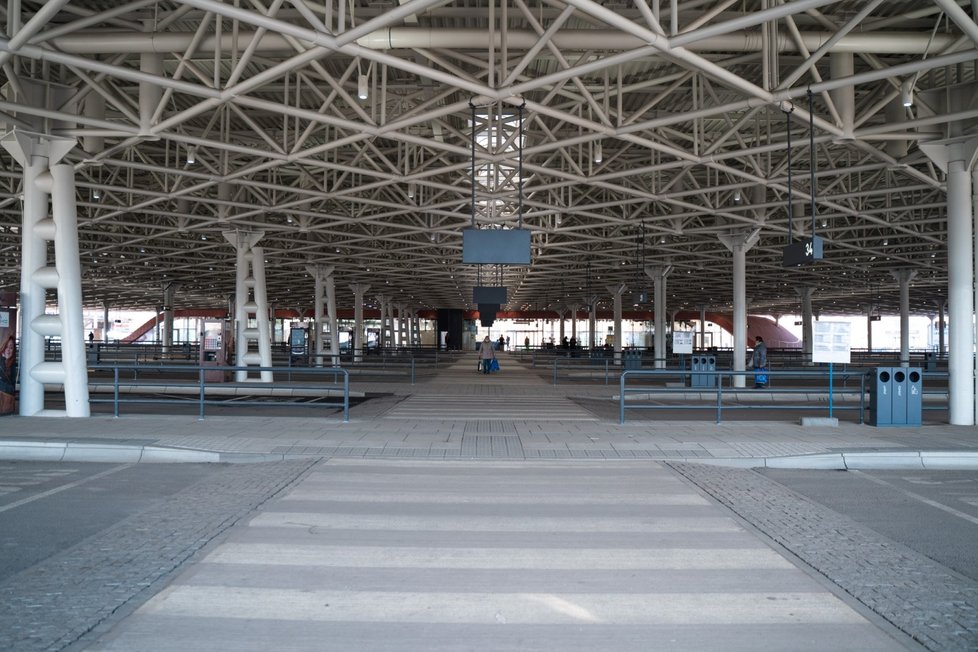 Nově zrekonstruované a prosvětlené nádraží v Brně na Zvonařce.