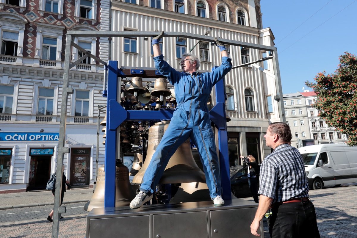 Zvonohra, která přijela zahrát Marii k 500. narozeninám, váží neuvěřitelných 12000 kg. Na délku má 10,2 metru, je téměř 4 metry vysoká a 2,5 metru široká.