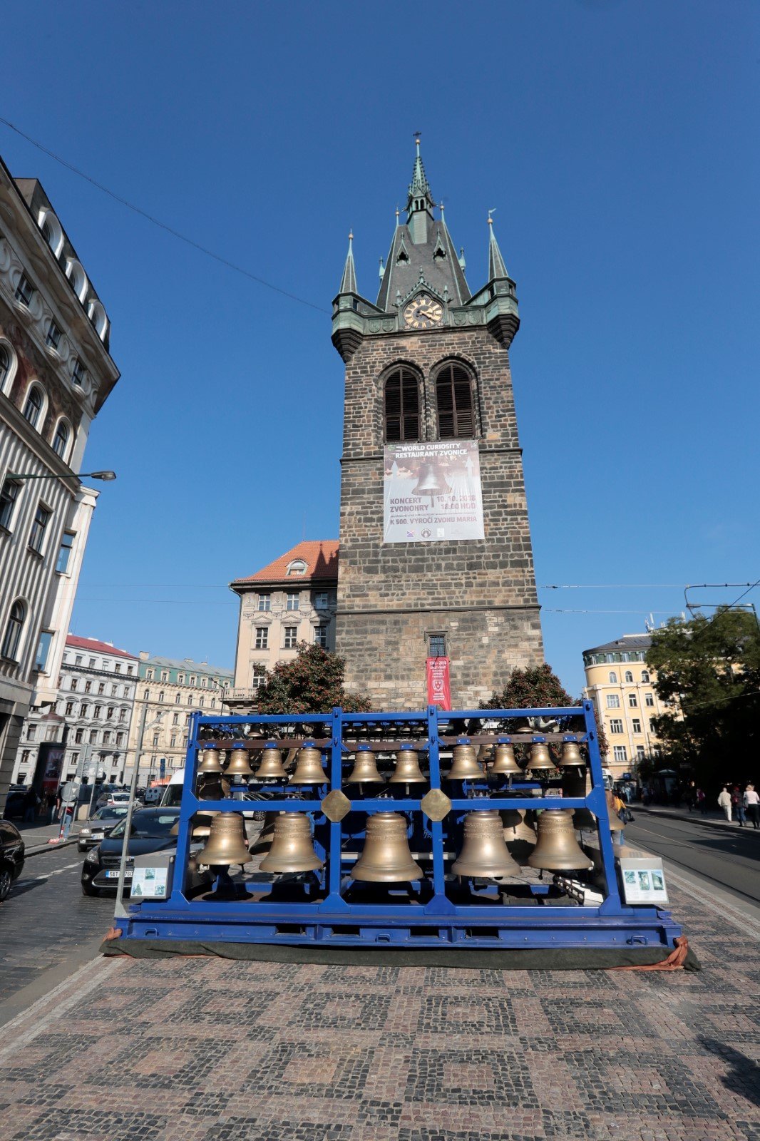 Zvonohra, která přijela zahrát Marii k 500. narozeninám, váží neuvěřitelných 12000 kg. Na délku má 10,2 metru, je téměř 4 metry vysoká a 2,5 metru široká.