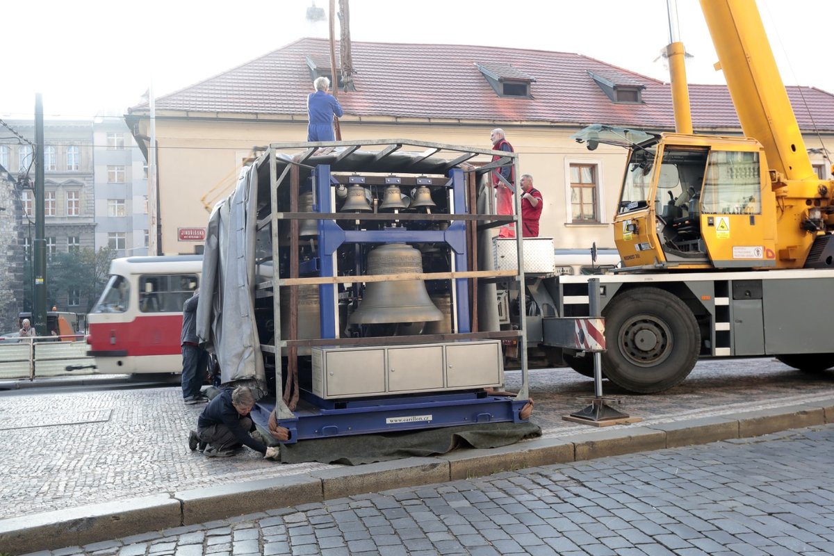 Zvonohra, která přijela zahrát Marii k 500. narozeninám, váží neuvěřitelných 12000 kg. Na délku má 10,2 metru, je téměř 4 metry vysoká a 2,5 metru široká.