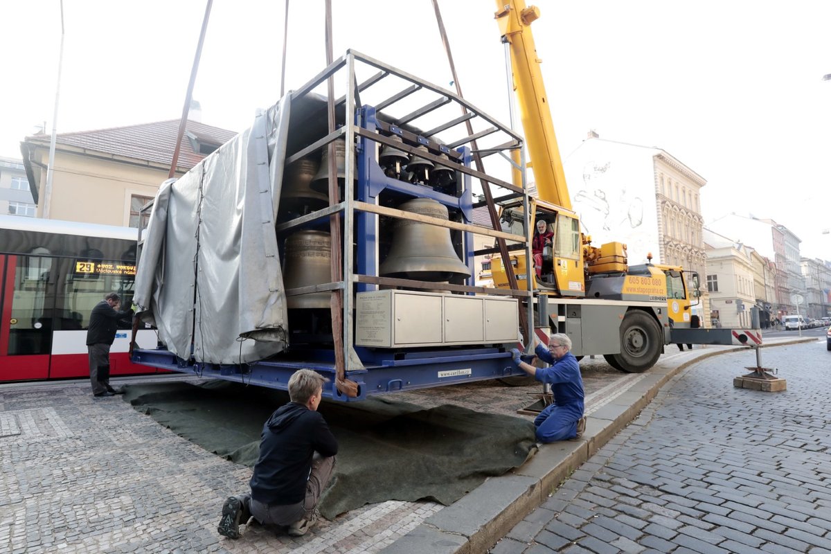 Zvonohra, která přijela zahrát Marii k 500. narozeninám, váží neuvěřitelných 12000 kg. Na délku má 10,2 metru, je téměř 4 metry vysoká a 2,5 metru široká.