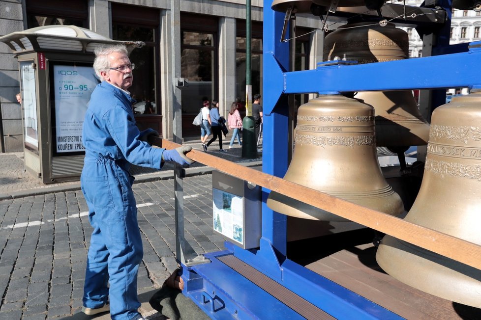 Zvonohra rozezní Radek Rejšek v pondělí 23. prosince na lodi u Karlova mostu a na Boží hod vánoční 25. prosince na Staroměstském náměstí.