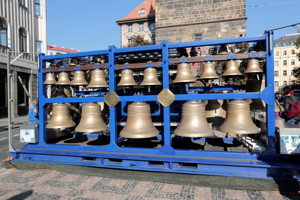 Zvonohra, která přijela zahrát Marii k 500. narozeninám, váží neuvěřitelných 12000 kg. Na délku má 10,2 metru, je téměř 4 metry vysoká a 2,5 metru široká.