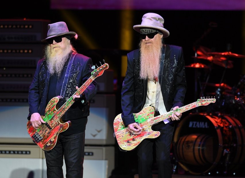 Dusty Hill (vlevo) člen kultovního amerického rockového tria ZZ Top ve středu zemřel ve věku 72 let. Zanechal po sobě jmění v hodnotě 60 milionů dolarů.