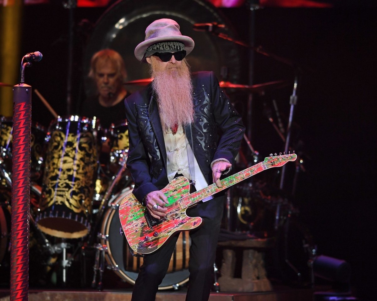 Ve věku 72 let zemřel americký hudebník Dusty Hill, legendární kapely ZZ Top.