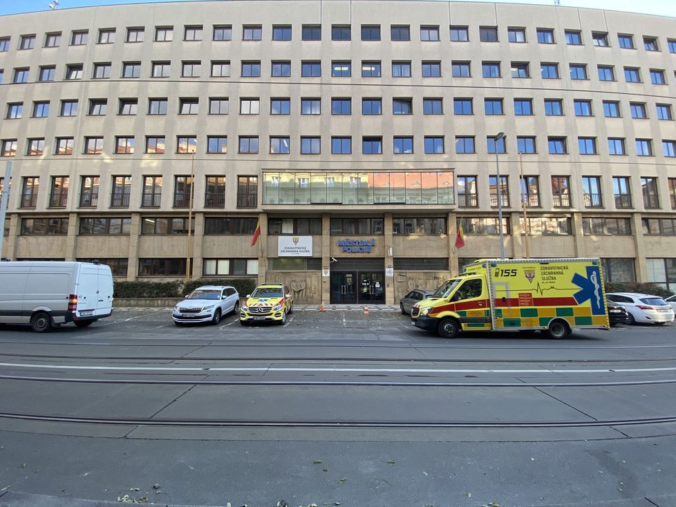 Centrála Zdravotnické záchranné služby hl. města Prahy v Korunní ulici v Praze 10. (18. listopadu 2021)