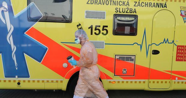 Pátá oběť koronaviru v Česku. Dědečka (†88) nakazila rodina, umřel doma