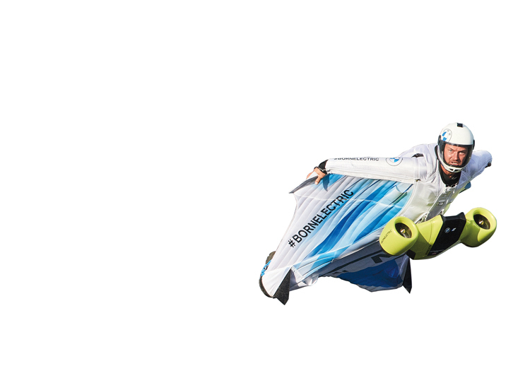 Iron Man od BMW? Létající oblek wingsuit od německé automobilky | Ábíčko.cz