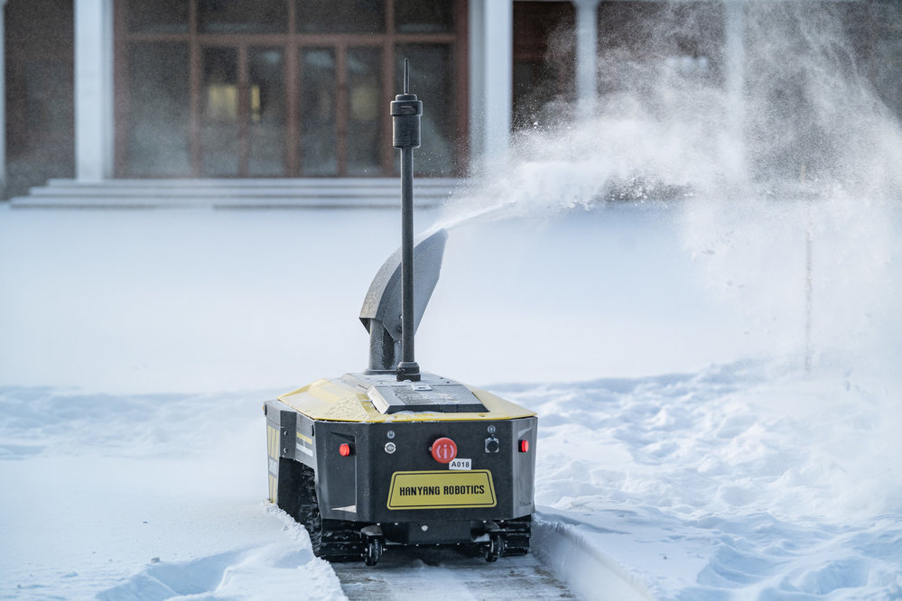 Zimní dřina? Sníh za vás uklidí robotická fréza Snowbot S1 | Ábíčko.cz