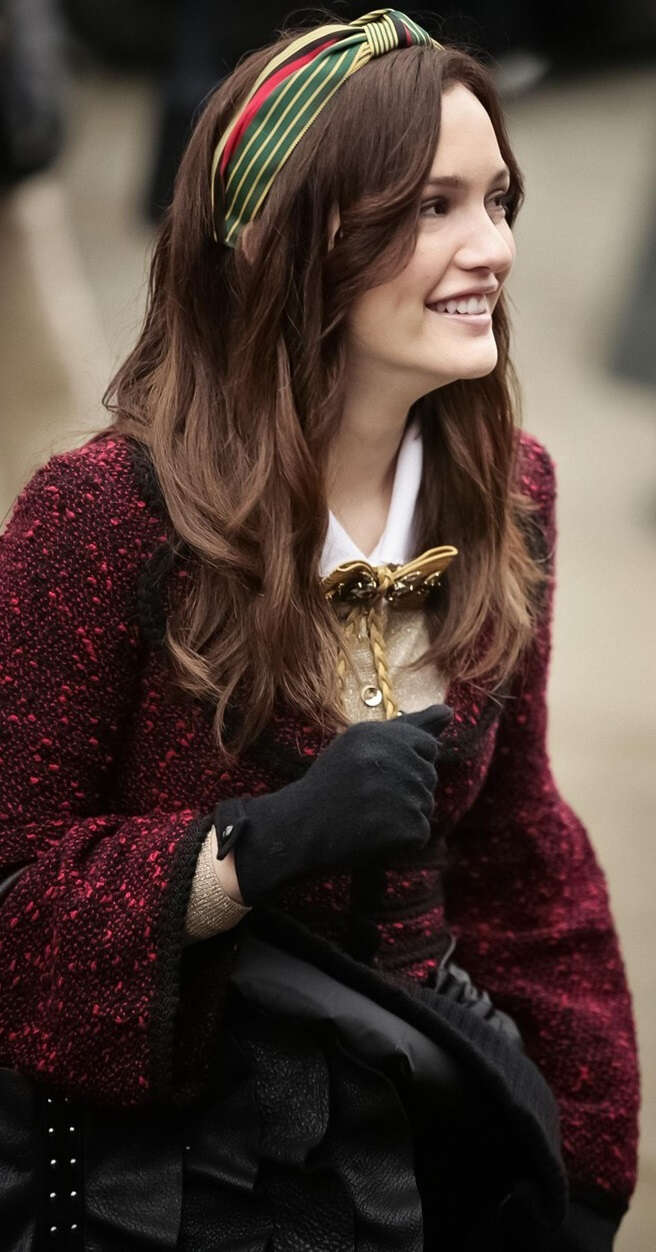 Retro čelenky se vrací: Podlehnete cik-cak trendu á la Hailey Bieber nebo se vžijete do role Blair Waldorf z Gossip Girl?